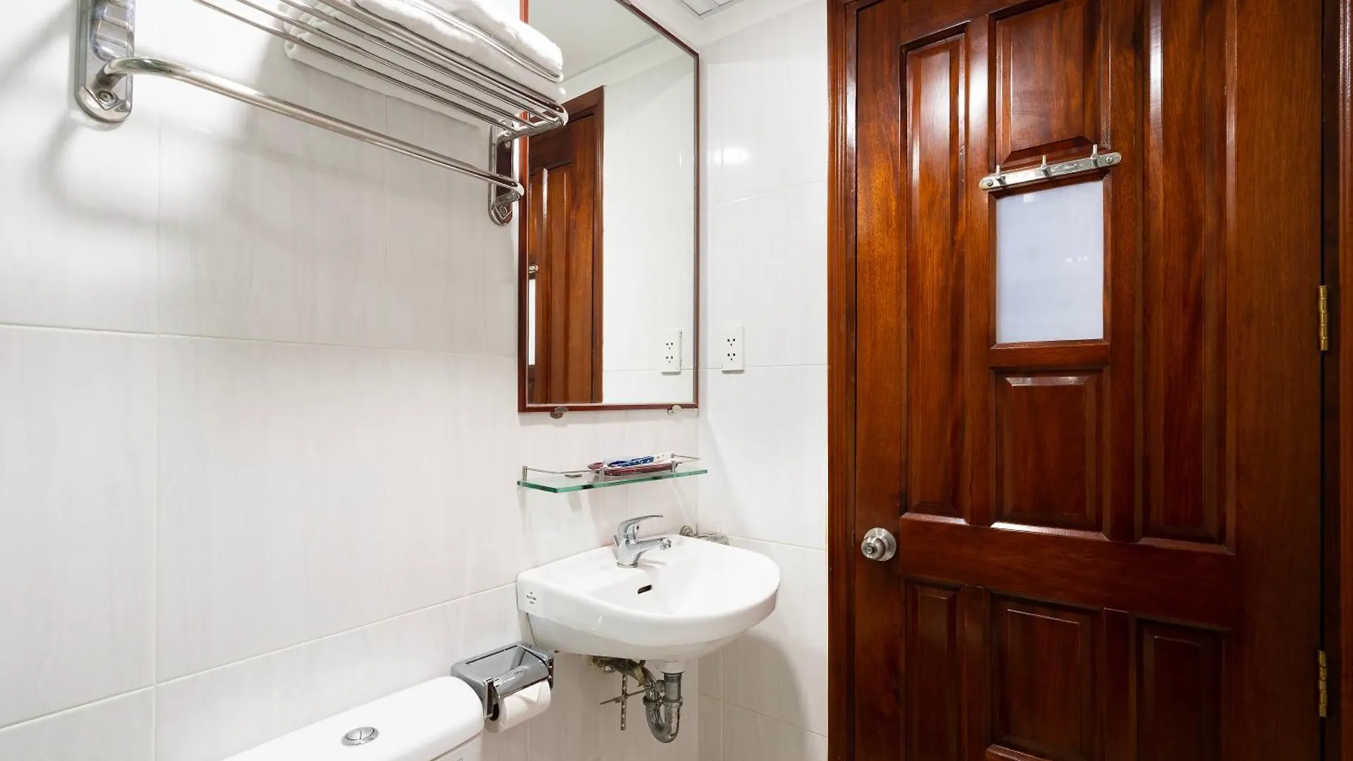 Hoang Hoang Hotel Ho Chi Minh City 2*,  Vietnam